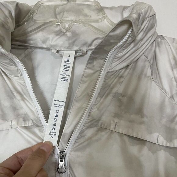 LULULEMON tan Clouds hooded windbreaker full zip pack it up jacket size US 4 - Picture 6 of 9